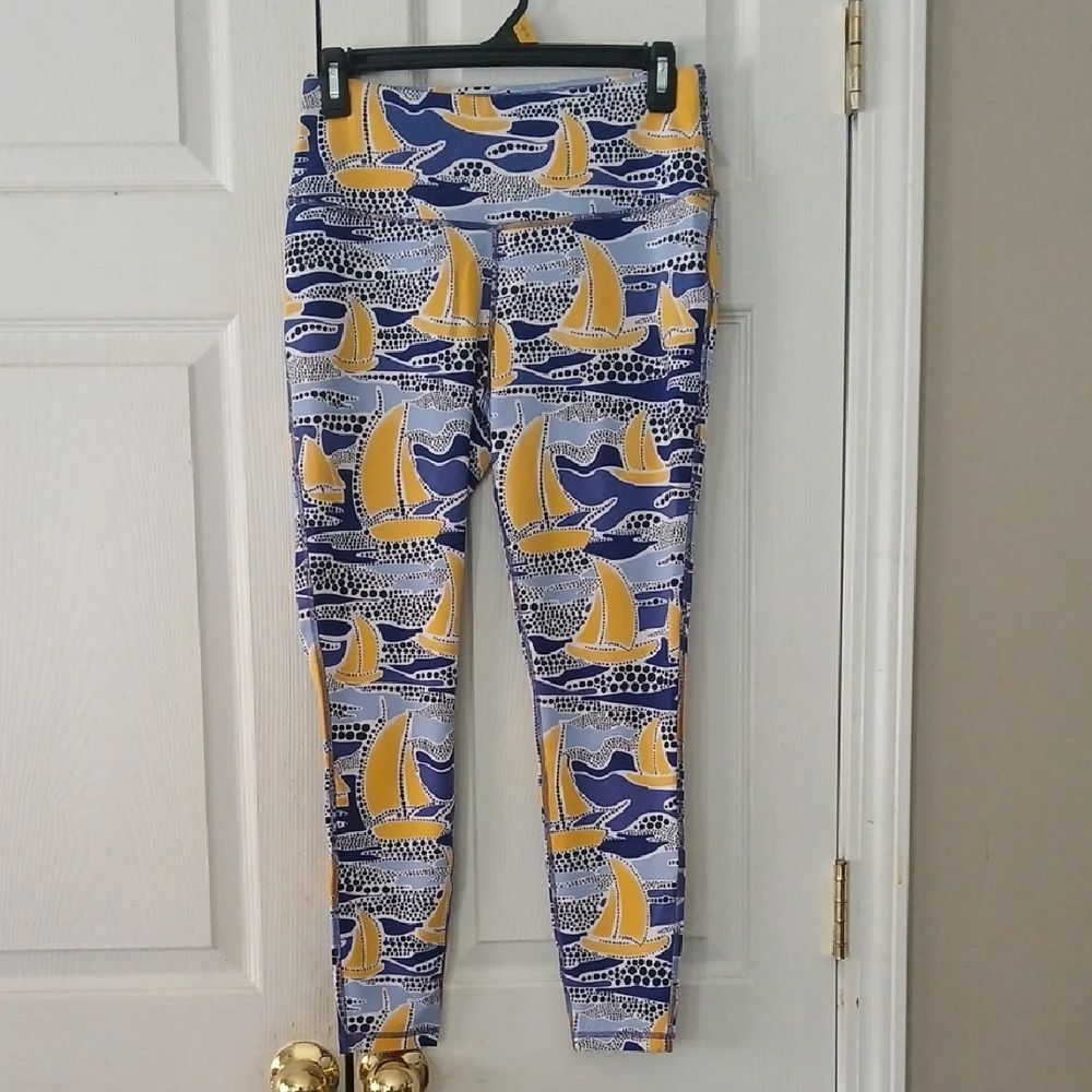 Crown & Ivy Sailboat Patterned Cropped Leggings - Blue and Yellow Sz S NWOT